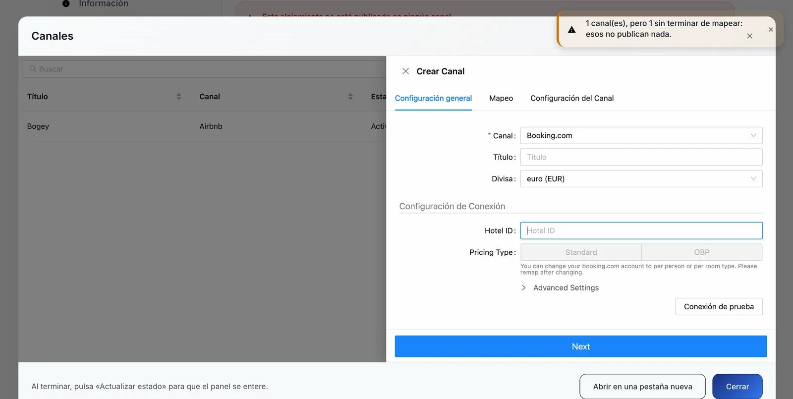Ventana Crear canal con Booking.com elegido, el campo Hotel ID y el botón Next